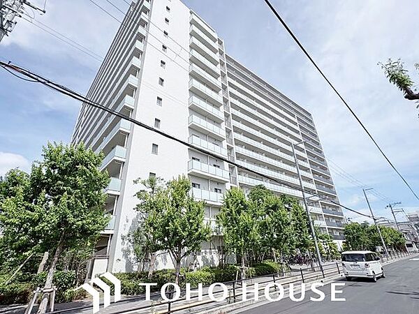 マンションは、駅から近い物件のほうが高めの価格で売りやすい。将来売却する可能性があるなら、都心などへの交通アクセスの良い駅から徒歩10分以内で、管理の行き届いた物件を選ぼう。
