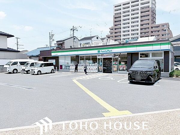 ファミリーマート守口西郷通店 徒歩4分。 300m