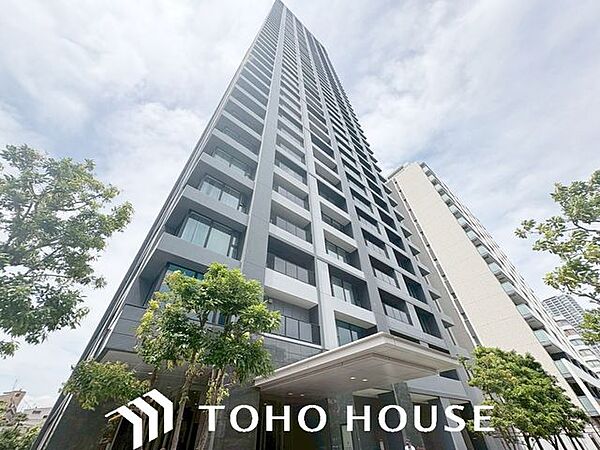 整然とした空間演出、オーナー様にとって快適な理想の暮らしの実現は家のみの拘りではなく、そこで暮らす方々にとって素敵な環境であることも挙げられると思います。四季折々の変化が奏でる鼓動を楽しんで下さい。