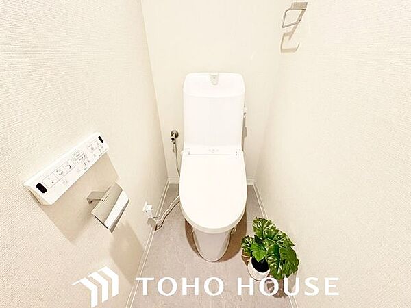 いつまでも清潔な空間であって頂けますように、目に留まるだけではなく、汚れをふき取り易いフロアと壁紙をチョイス致しました。