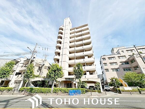 住む人を映し出す洗練された佇まいは、いつまでも輝き続けながらいつしか街の風景に溶け込んでいきます。