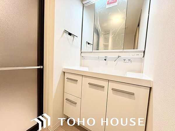 十分な大きさの洗面台は、身だしなみチェックや歯磨きなど、朝の慌ただしい時間でもホテルライクなスペースで余裕とゆとりを感じて頂けます。