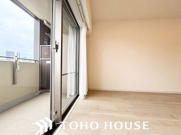 主要採光面が東向きで、朝方に日差しが入るので気持ちよく起きられます。