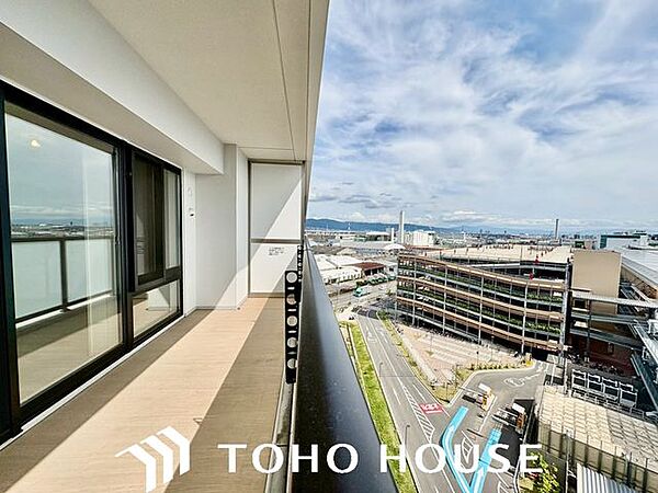 生活をより快適にコーディネートするかのように、周りの情景とマッチしたバルコニー。住まうご家族の心地よさを最優先したバルコニーでは様々な時間を楽しめます。