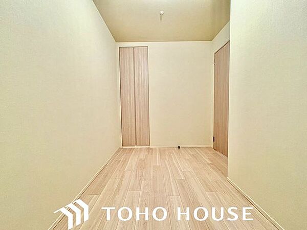 この邸の特徴として、収納が多いのも魅力の一つです。居室以外にも廊下部分や、あったら嬉しい場所に収納が設けられた拘りが嬉しい。