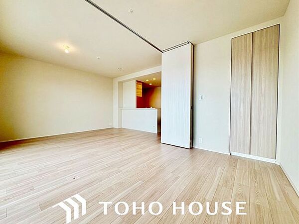 うららかな陽射しがどのお部屋にも降り注ぎますように、快適さを追求した間取設計。得難い立地環境での生活を恵みの豊かな永住の地へと変えてくれます。