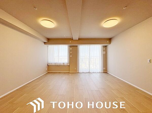 一日の中で多くの時間を過すことになるリビングダイニングだからこそ、いつも穏やかな空間であることが必然。爽やかな通風と採光を存分に感じる事が出来る空間です。