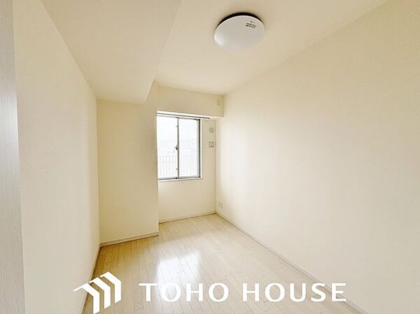 住まう方自身でカスタマイズして頂けるように「シンプル」にデザインされた室内。家具やレイアウトでお好みの空間を創り上げられます。