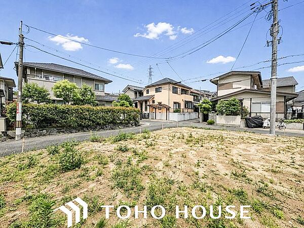 周辺は閑静な住宅地で、低層住宅が大半のため、陽当たりも良好です。
