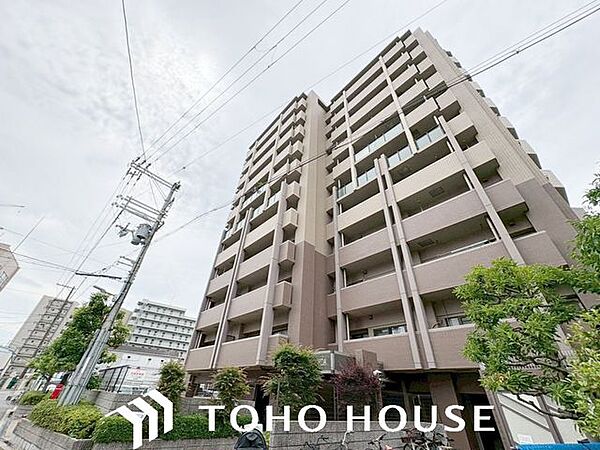住む人を映し出す洗練された佇まいは、いつまでも輝き続けながらいつしか街の風景に溶け込んでいきます。