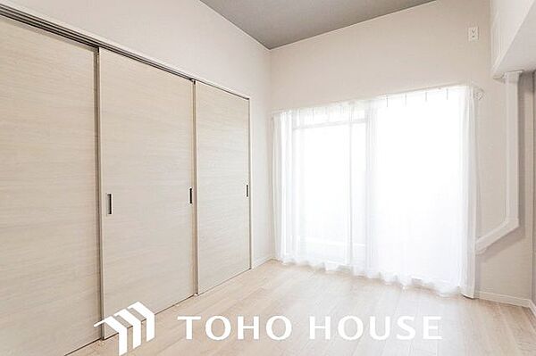 クローゼットには洋服や本を収納できるので、お部屋はすっきり広々と使うことができます。お好みの家具を自由にレイアウトしてください。