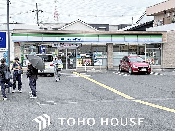 「ファミリーマート枚方御殿山駅前店」まで徒歩14分（現地から約1120ｍ）