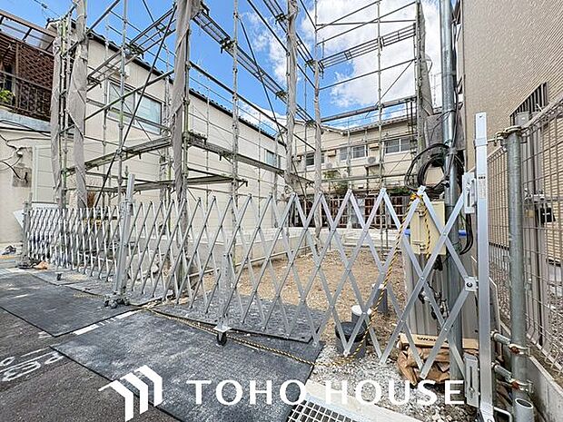 住まい探しは街探し。みんなが街探しのポイントにしているのは何？　第1位は過半数が支持した納得の 『交通の利便性』。続いて3割以上の人が『住環境』と『公園、緑地の充実』です。