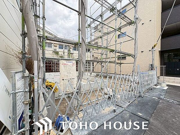 物件の陽当りや通風・仕様設備やお部屋の大きさの比較、近隣・周辺環境や街並みなど、資料には掲載していない情報が現地にはたくさんあります。　是非一度、現地をご確認ください。