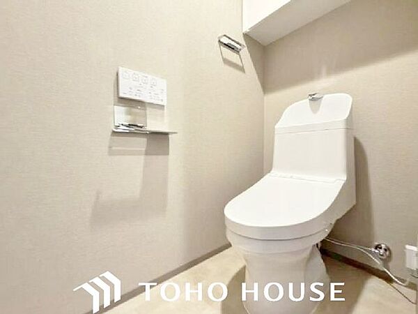 いつまでも清潔な空間であって頂けますように、目に留まるだけではなく、汚れをふき取り易いフロアと壁紙をチョイス致しました。