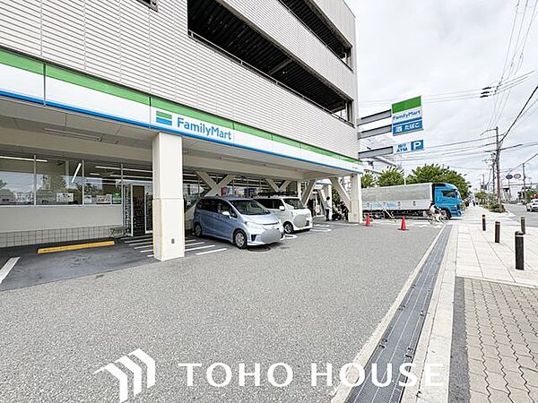 ファミリーマート島屋三丁目店 徒歩9分。 690m