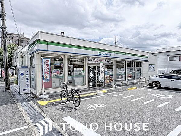 ファミリーマート箕面市役所前店 徒歩4分。 250m