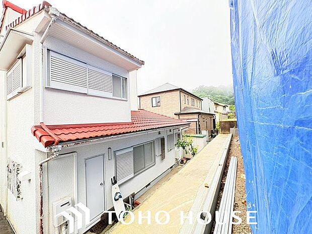 隣家との間隔が2m以上ある為、生活音や陽当たりの心配がありません。