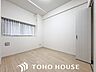 室内：住まう方自身でカスタマイズして頂けるように「シンプル」にデザインされた室内。家具やレイアウトでお好みの空間を創り上げられます。