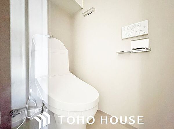 いつまでも清潔な空間であって頂けますように、目に留まるだけではなく、汚れをふき取り易いフロアと壁紙をチョイス致しました。