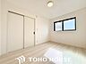 室内：住まい探しは街探し。みんなが街探しのポイントにしているのは何？　第1位は過半数が支持した納得の 『交通の利便性』。続いて3割以上の人が『住環境』と『公園、緑地の充実』です。