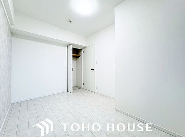 お子様の心と身体を見守る子供部屋として、思春期のプライバシーを重視したり、成長に合わせて机やベットを自由にレイアウトできるようにと、小さな自立心を育むお部屋作りを見越してご覧下さい。
