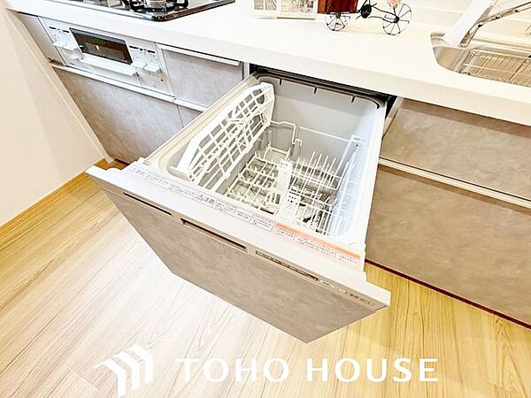 通常の手洗いでは使用出来ないほど高温のお湯や高圧水流を使うことにより汚れを効果的に落とすことができる。殺菌効果が非常に高く哺乳瓶などを使う家庭で需要が高く大変便利。