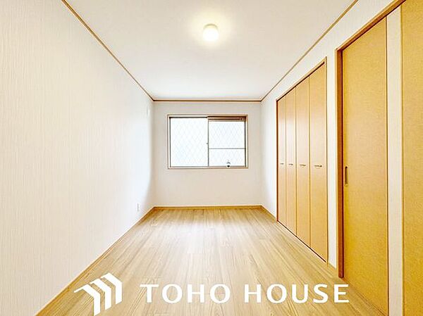 クローゼットには洋服や本を収納できるので、お部屋はすっきり広々と使うことができます。お好みの家具を自由にレイアウトしてください。