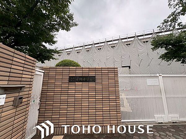 大阪市立市岡中学校 徒歩6分。 410m