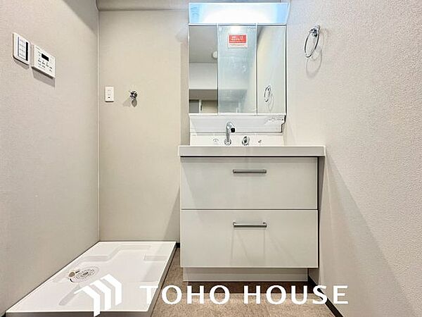 十分な大きさの洗面台は、身だしなみチェックや歯磨きなど、朝の慌ただしい時間でもホテルライクなスペースで余裕とゆとりを感じて頂けます。