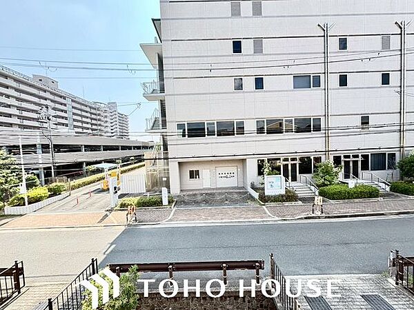 住まい探しは街探し。みんなが街探しのポイントにしているのは何？　第1位は過半数が支持した納得の 『交通の利便性』。続いて3割以上の人が『住環境』と『公園、緑地の充実』です。