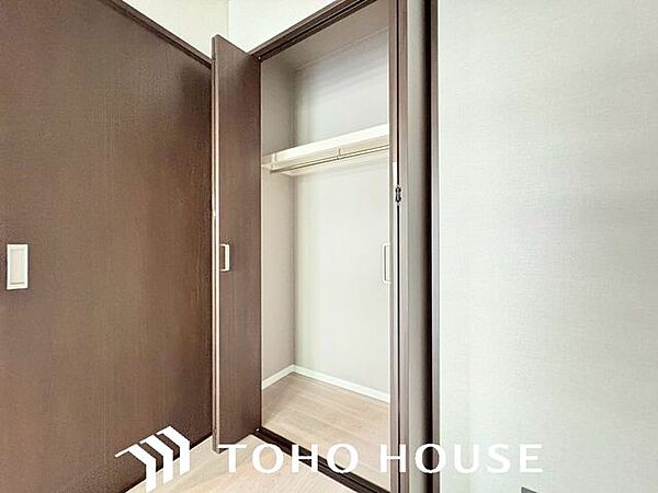 居室にはクローゼットを完備し、自由度の高い家具の配置が叶うシンプルな空間です。お子様の成長と必要になる子供部屋を与えるにはぴったりの間取りですね。