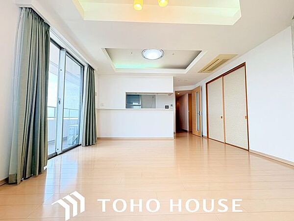 LDKは家族だんらんをデザイン。広いＬＤＫでは家族が集まり一緒の時間を過ごせる工夫がされております。何気ない一日の当たり前のひとコマがいつか一生の宝物になります。
