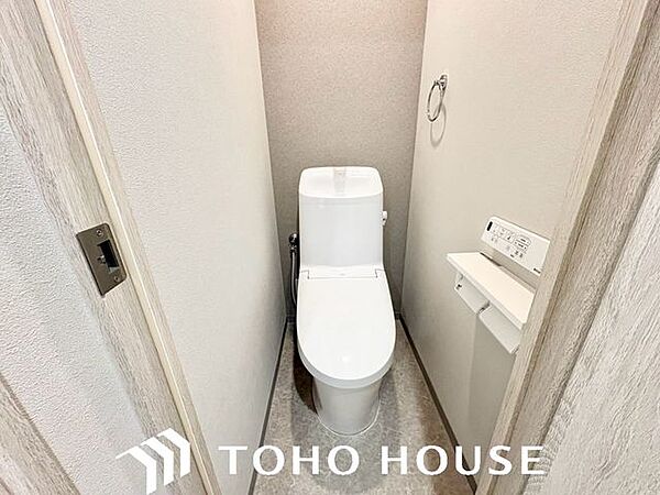 いつまでも清潔な空間であって頂けますように、目に留まるだけではなく、汚れをふき取り易いフロアと壁紙をチョイス致しました。