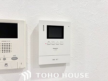 「見える安心」をカタチにしました。　誰が来てもわかる様にモニター付きインターホンを設置。快適と安らぎを合わせた優しい設計。外出時にも便利な録画機能を標準完備。