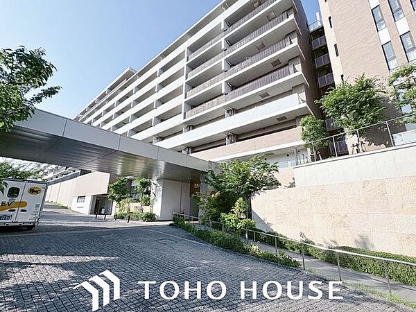大切な時間を共に過ごすのは、「家族」も「お住まい」も同じです。時代が経っても変わらない居住性の高さと、いつまでも色褪せず住む毎に親しみ深くなるデザイン。