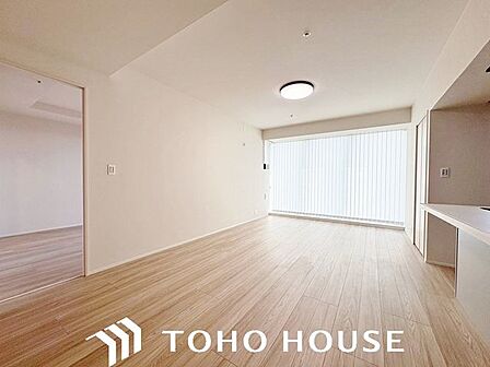 凹凸が少なく家具の配置を想定しやすいすっきりとした形状の洋室。ベッドやデスクのレイアウトがしやすく、限られた空間を有効に活用できるため、子ども部屋や書斎としても重宝する間取りです。