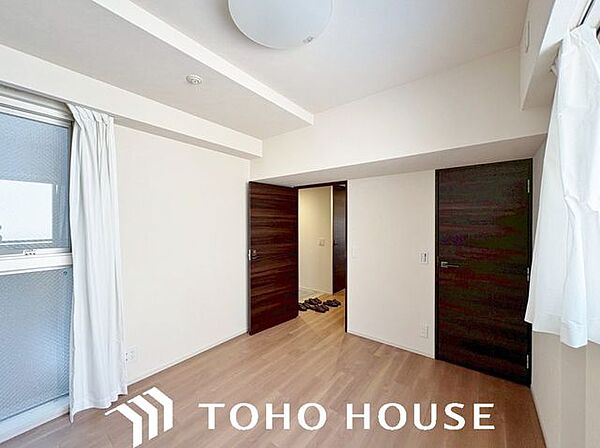 各お部屋を最大限広く使って頂ける様、全居住スペースに収納を完備しております。プライベートルームはゆったりと快適に。