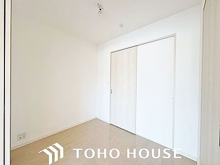 一日の中で多くの時間を過すことになる住まいだからこそ、いつも穏やかな空間であるように心掛けています。 構成する建材などへの配慮が、住まう方の健康を守ります。ワンランク上の、「オンリーワンの家」を提供。