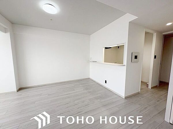 住む人を映し出す洗練された佇まいは、いつまでも輝き続けながらいつしか街の風景に溶け込んでいきます。