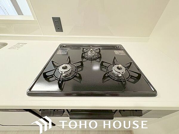 お料理をされる方には3口のコンロは必要不可欠になりますね。グリルもしっかり付いてますので美味しくお魚も焼けちゃいます。