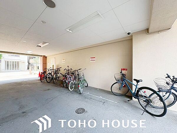 マンション内に駐輪場を完備していますので、お休みの日のお出かけや通勤にも便利です