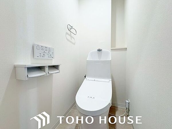 いつまでも清潔な空間であって頂けますように、目に留まるだけではなく、汚れをふき取り易いフロアと壁紙をチョイス致しました。
