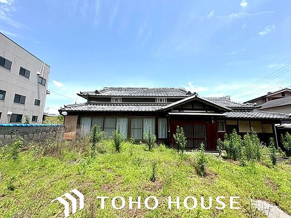 住まい探しは街探し。みんなが街探しのポイントにしているのは何？　第1位は過半数が支持した納得の 『交通の利便性』。続いて3割以上の人が『住環境』と『公園、緑地の充実』です。