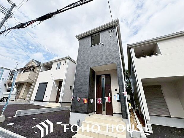 住む人を映し出す洗練された佇まいは、いつまでも輝き続けながらいつしか街の風景に溶け込んでいきます。