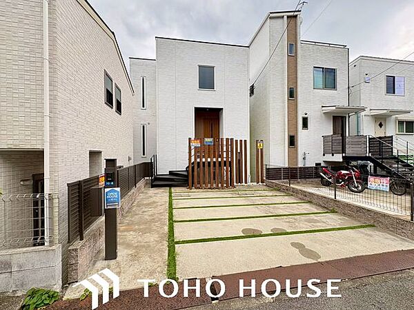 主流となりつつある外壁サイディングは、雨で汚れを落とす効果もあり、お住まいの美観を保つ効果は永く住まううえで重宝する筈です。定期的に高圧洗浄でセルフメンテナンスをするのも長持ちの秘訣。