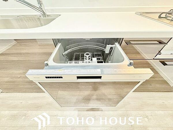通常の手洗いでは使用出来ないほど高温のお湯や高圧水流を使うことにより汚れを効果的に落とすことができる。