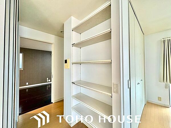 各部屋に必要な量の収納があるか、高さ・奥行きは適度で、活用しやすいものになっているか。 “量”だけでなく、”位置”によっても変わる「収納力」を子どもの成長も加味して確認しよう。
