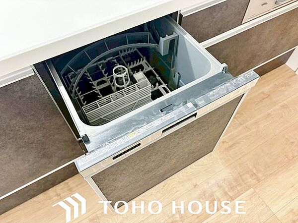 通常の手洗いでは使用出来ないほど高温のお湯や高圧水流を使うことにより汚れを効果的に落とすことができる。殺菌効果が非常に高く哺乳瓶などを使う家庭で需要が高く大変便利。
