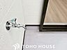 設備：バルコニーに便利な外付け水栓を完備。バルコニーでのガーデニングや植物への水やりはもちろん、スニーカー洗いや掃除道具のお手入れもその場で完了。家事の効率をグッと高める、あると嬉しいプラスワンの設備です。
